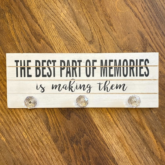 Wall Plaque 11 1/2” x 4 1/4”  off white The Best Part Of Memories Is Making Them - Picture 1 of 7